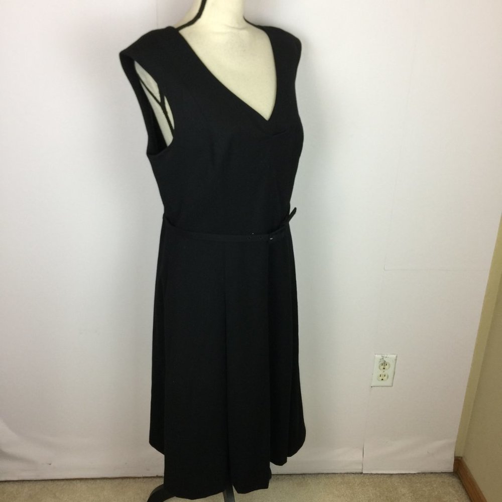 Talbots Fit & Flare Dress Sz 12 Womans Black Wool Cap Sleeve Belt V-neck Pocket - Picture 3 of 13